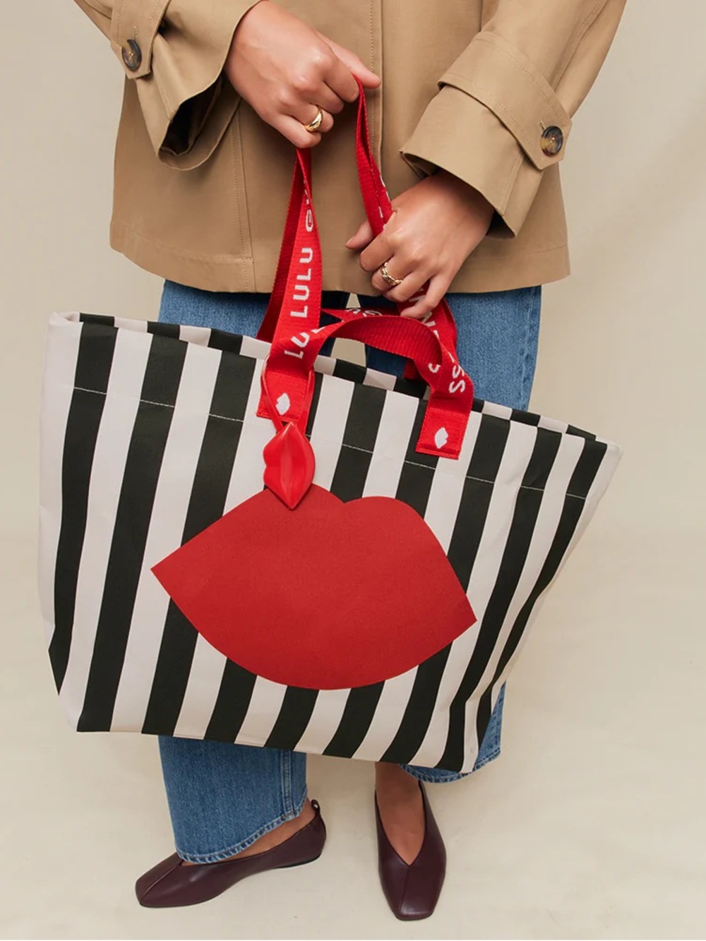 NWT BLACK MULTI LULU LIP STRIPED SHOPPER TOTE BAG